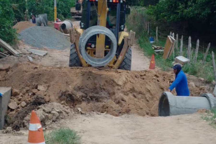 Prefeitura de Barbalha inicia construção de passagem molhada e pavimentação do Sítio Farias