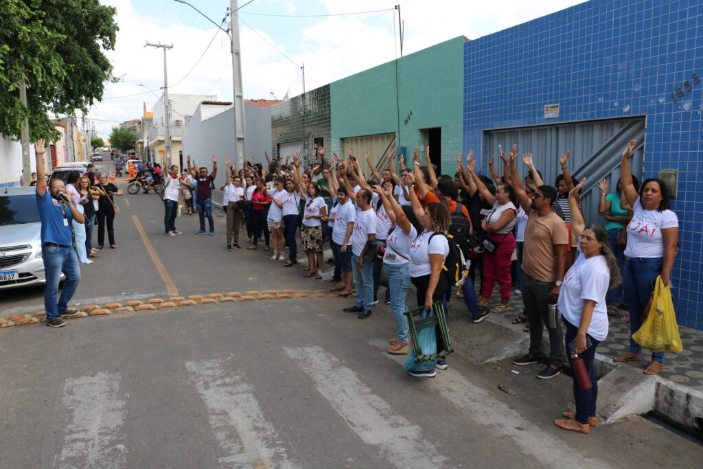 Juazeiro do Norte: Professores se manifestam em busca de reajuste Salarial 3 sisemjun 20240130 0001