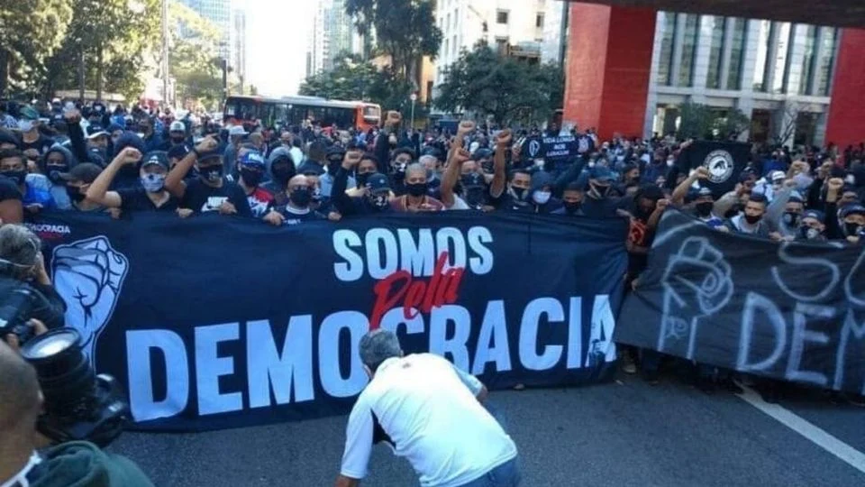 Ato em defesa da democracia tem sido chamado de “Domingão do Arrebatamento” e é assinado pelas torcidas do Corinthians, Santos, São Paulo e Palmeiras