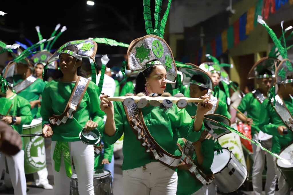 Pracinha da rua do Horto recebe apresentações da ‘Escola de Samba Unidos do Socorro’ e do ‘Bloco Só Faltava Nós’ 1 escola de samba