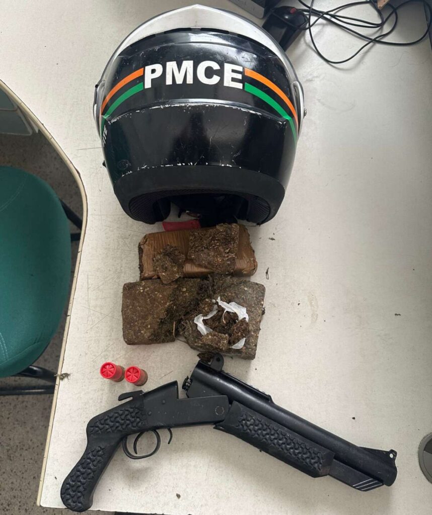 Em Juazeiro do Norte, motopatrulhamento da PMCE apreende espingarda e drogas em terreno abandonado 8 img 2144 1