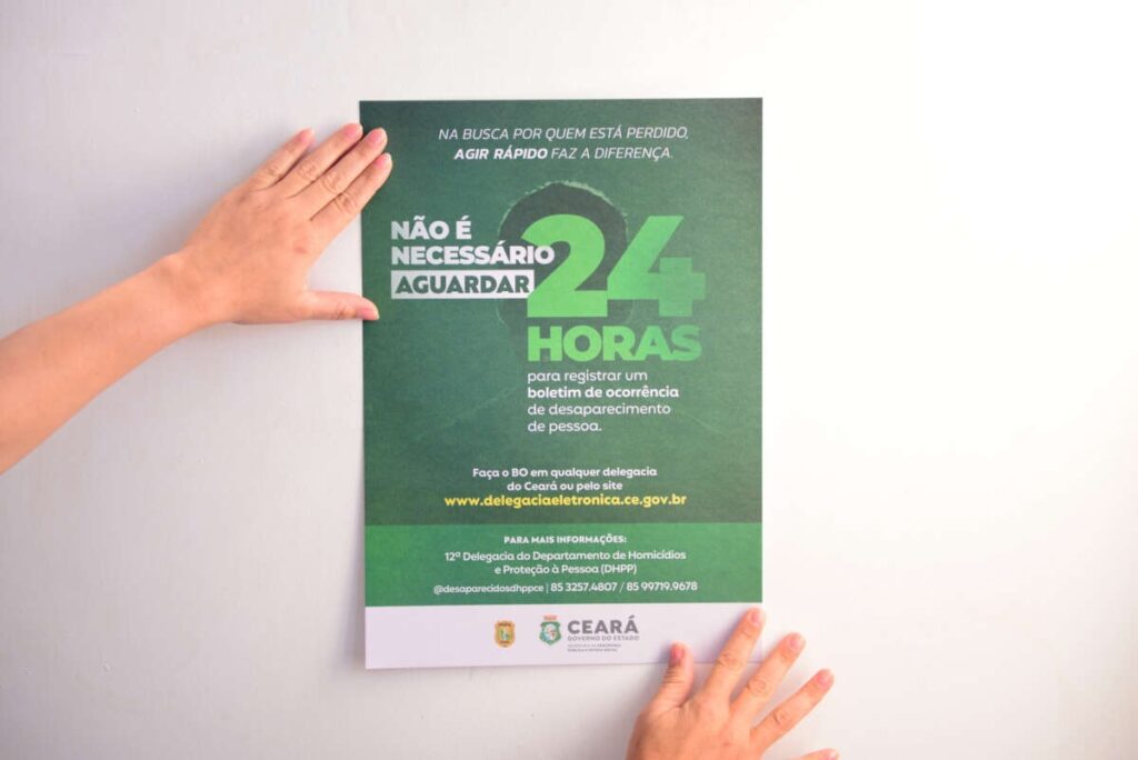 PCCE instala cartazes em delegacias informando que não é necessário aguardar 24h para registrar BO de desaparecimento de pessoa 8 img 2679 1
