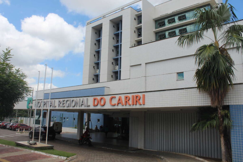 Homem é agredido com cinco facadas pelo ex-namorado em Juazeiro do Norte 8 hospital regional do cariri