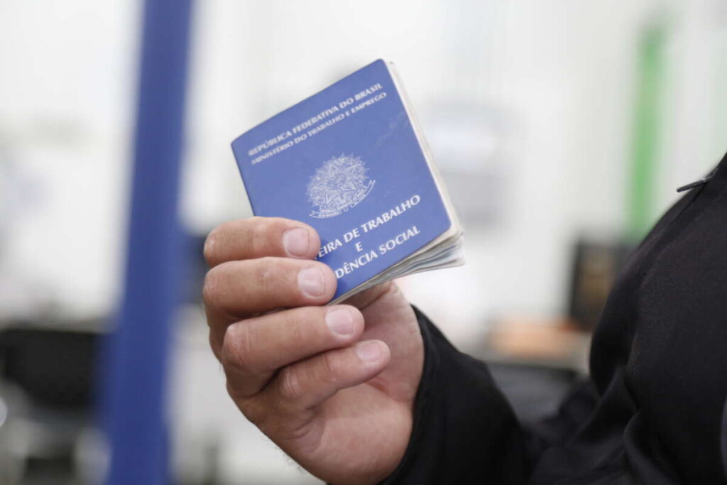 Prefeitura do Crato, em parceria com SINE/IDT, oferece vagas de emprego e serviços à população 3 IMG 20250108 175937 747