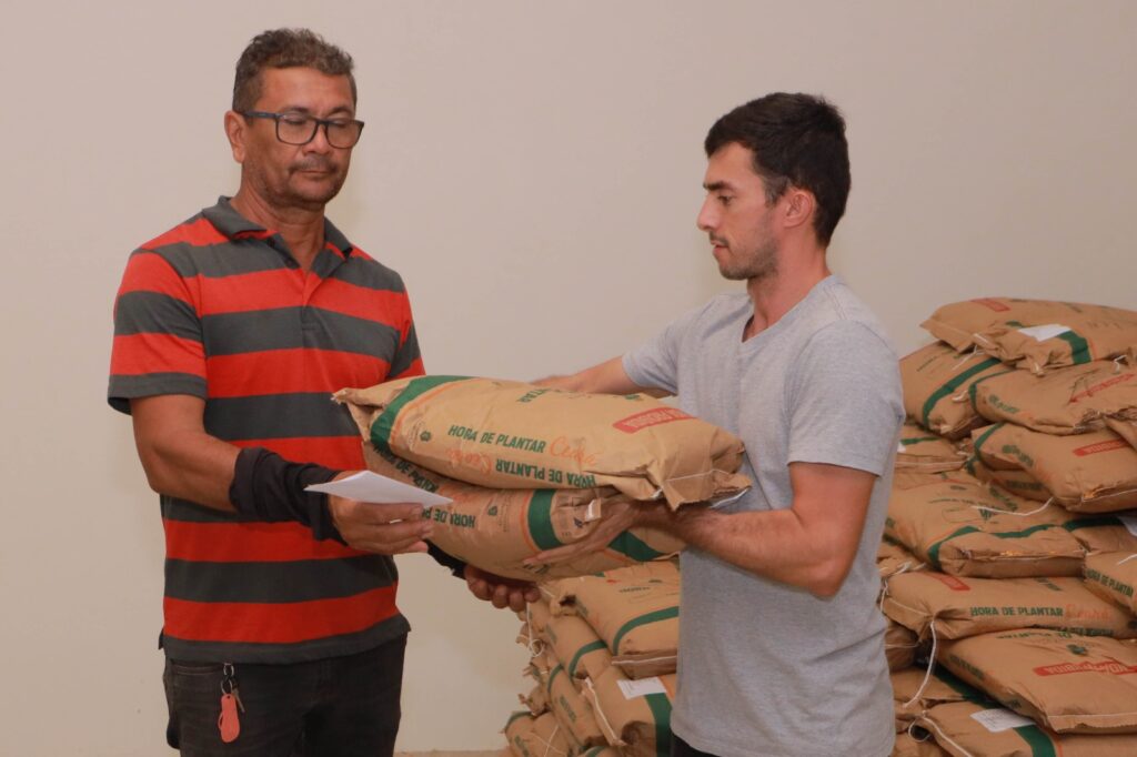 Programa Hora de Plantar inicia distribuição de sementes em Juazeiro do Norte 7 WhatsApp Image 2025 01 07 at 09.46.45
