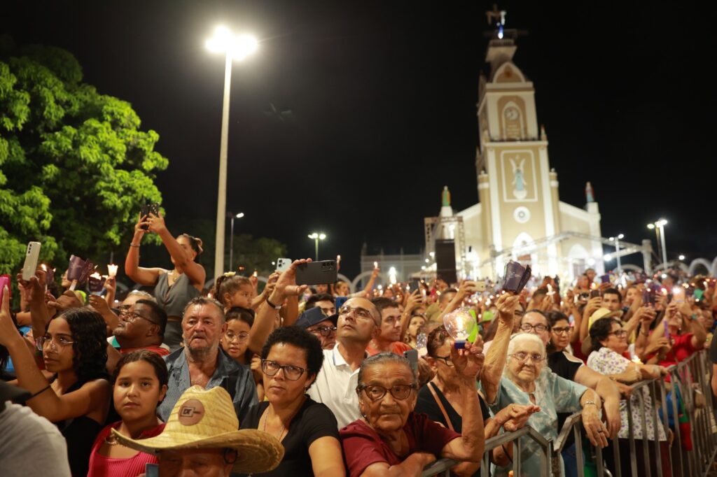 Romaria de Nossa Senhora das Candeias encerra com Procissão da Luz e aumento no número de fiéis 10 IMG 20250203 WA0029