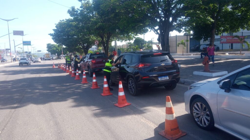 Demutran realiza Blitze Educativas para condutores 6 IMG 20250214 WA0005