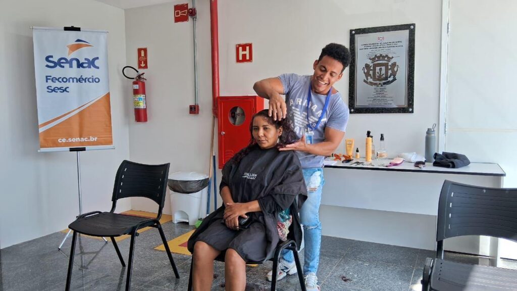 Câmara Municipal de Juazeiro do Norte promove ação gratuita de saúde e estética no Março Lilás 5 IMG 20250322 WA0121