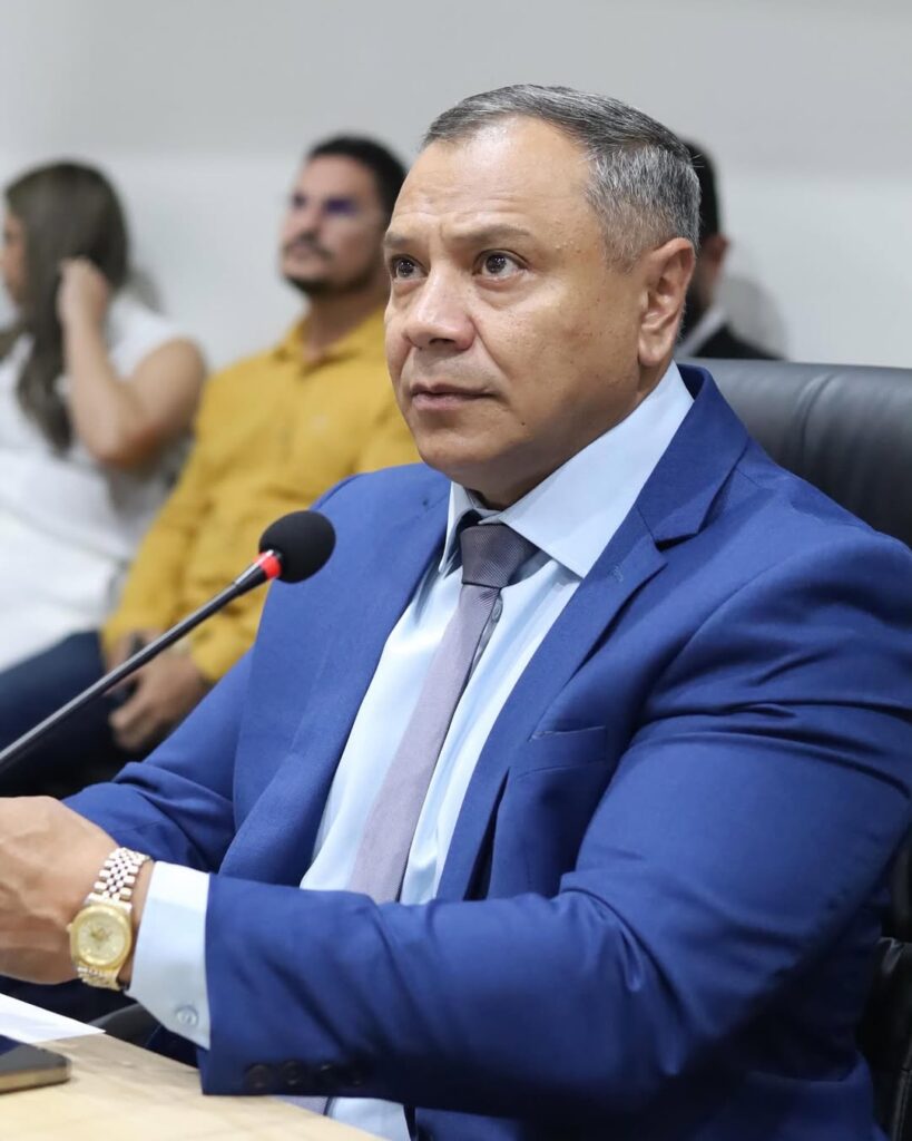 Vereador Cleilson cobra providências sobre fios soltos em Juazeiro do Norte 8 cleilsonmoveis 20250313 0001