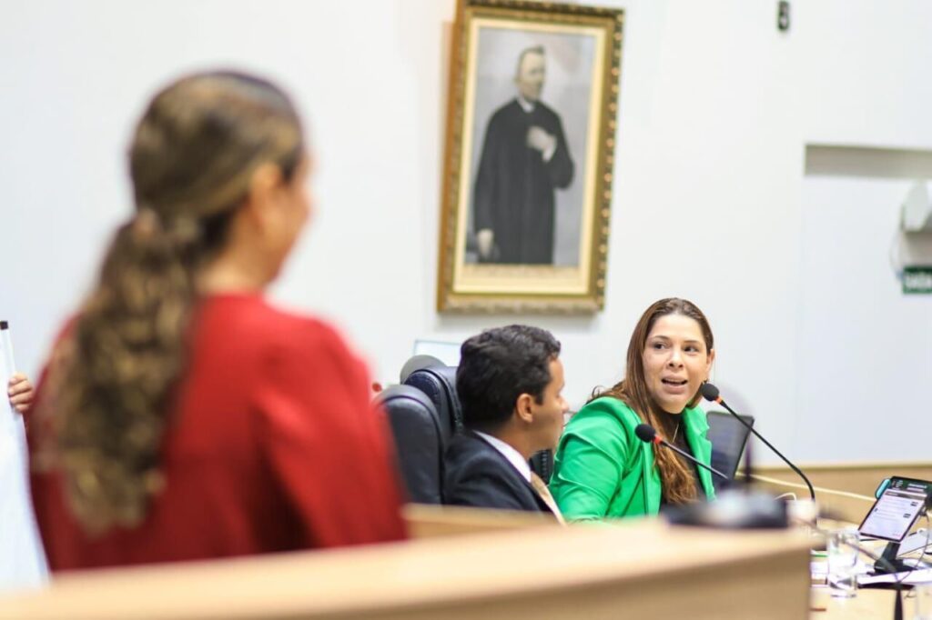 Comunidade surda ocupa tribuna da Câmara e cobra políticas de inclusão em Juazeiro do Norte 9 IMG 20250425 WA0026