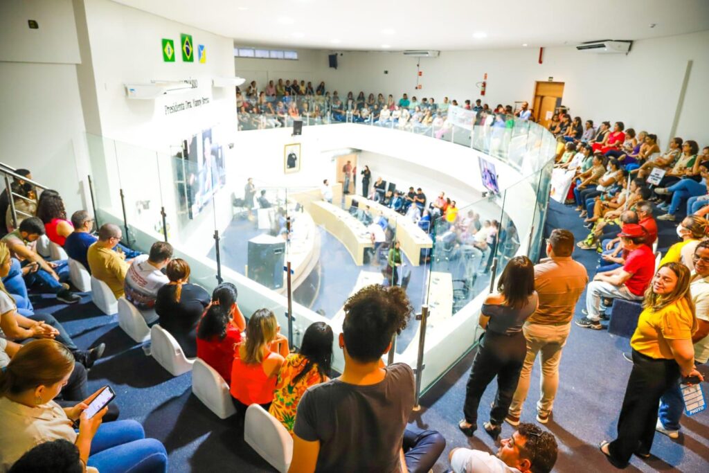 Sessão da Câmara é marcada pela presença de servidores municipais e aprovação de gratificação para agentes de endemias 6 IMG 20250430 WA0002