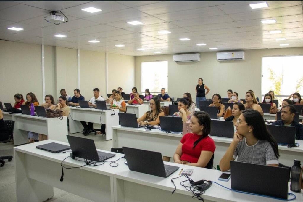 Juazeiro do Norte promove capacitação sobre autismo para profissionais de nível médio da Assistência Social 8 WhatsApp Image 2025 04 22 at 22.20.27
