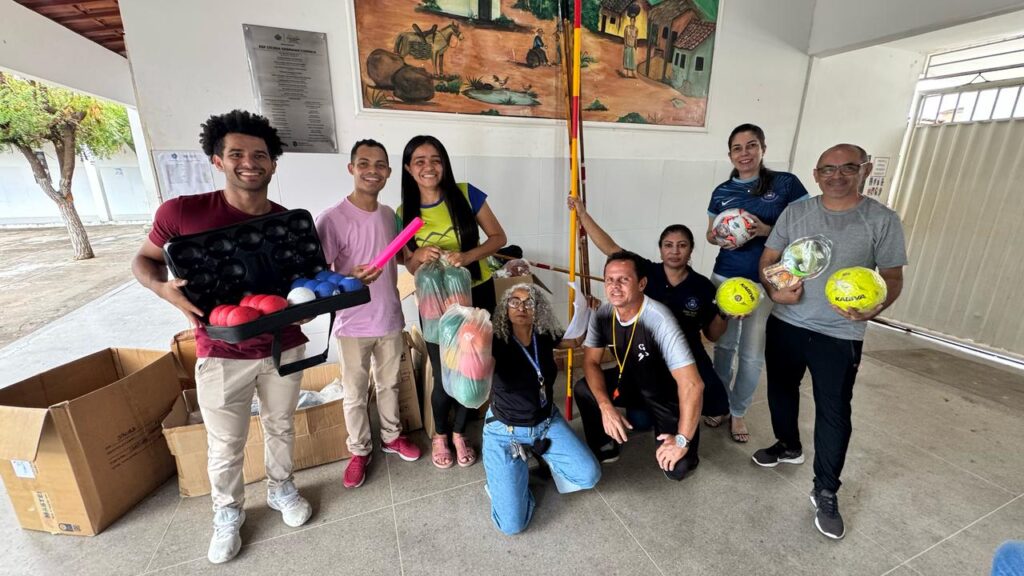 Escolas da rede municipal de Juazeiro do Norte recebem novos equipamentos para atividades esportivas 8 WhatsApp Image 2025 04 29 at 16.55.53