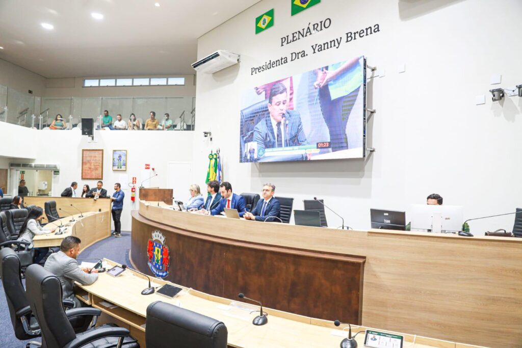 Câmara de Juazeiro do Norte apresenta projeto para regulamentar banco de horas dos servidores do Legislativo 7 IMG 20250514 WA0011