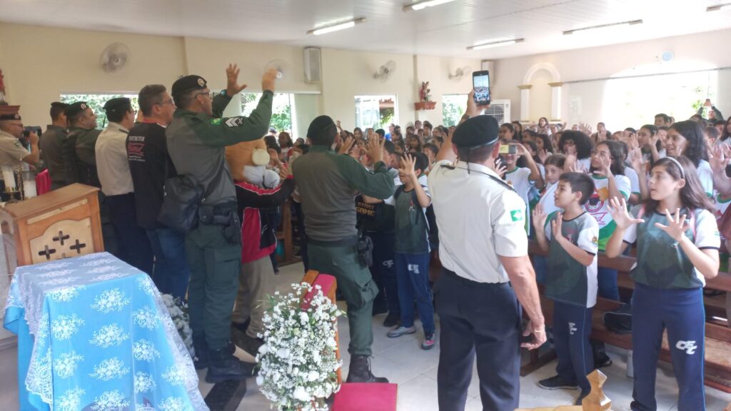 Estudantes da rede municipal de Juazeiro do Norte participam de evento em alusão ao Dia Estadual do PROERD 4 WhatsApp Image 2025 05 06 at 10.39.51