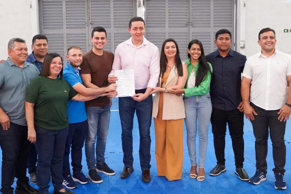 Deputado Yury do Paredão (MDB) participa da assinatura de ordem de serviço para construção de Espaço Esportivo Comunitário em Juazeiro do Norte 1 IMG 20250627 WA0065