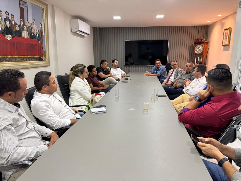 Felipe Vasques se reúne com os presidentes das Câmaras da região do Cariri 7 WhatsApp Image 2025 06 06 at 19.45.12