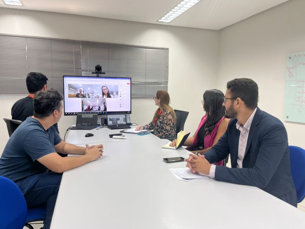 Prefeitura de Juazeiro do Norte busca solução conjunta para organização da fiação nos postes da cidade 3 WhatsApp Image 2025 06 12 at 17.00.49