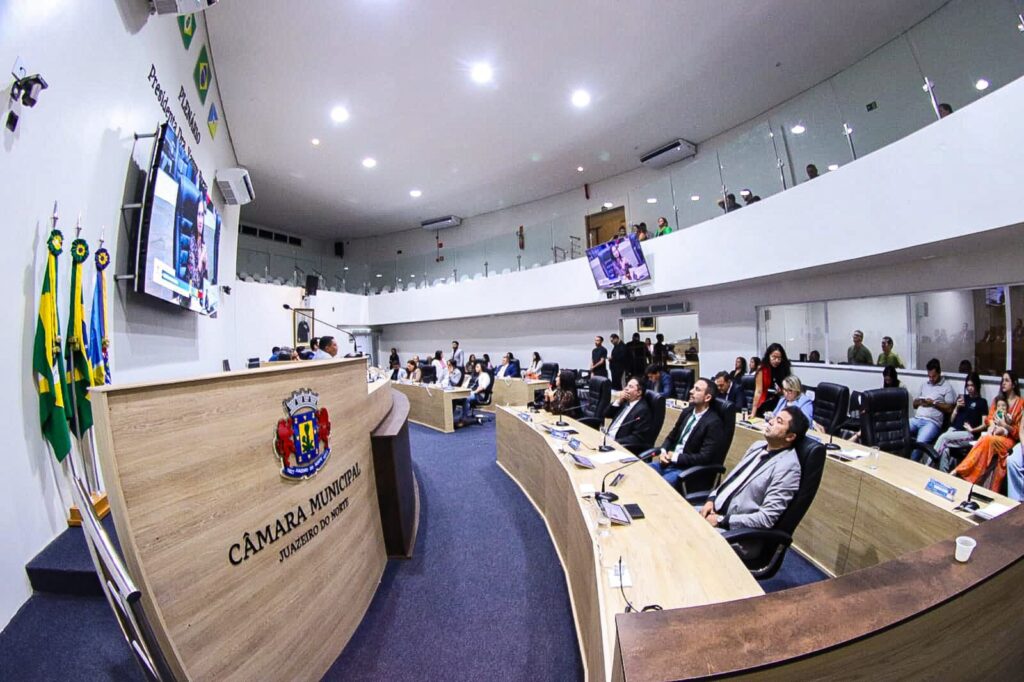 Câmara de Juazeiro do Norte aprova projeto sobre primeiros socorros e vereadores criticam PEC da Blindagem 5 IMG 20250919 WA0006