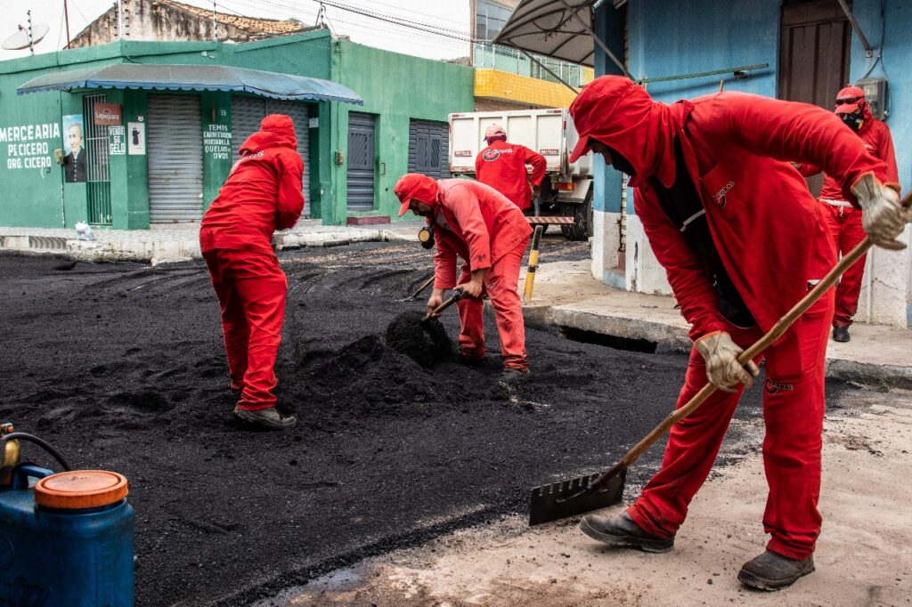 Pavimenta Juazeiro realizou 212 intervenções no primeiro semestre deste ano 10 WhatsApp Image 2025 09 17 at 14.39.23