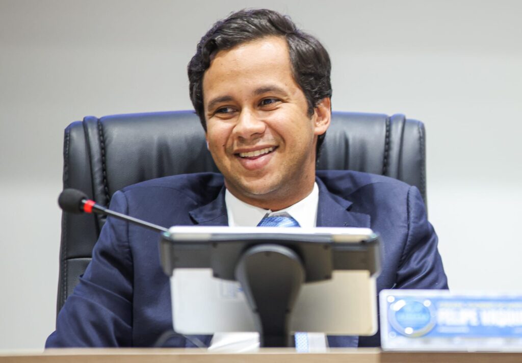 Presidente Felipe Vasques lidera aprovação de projeto que extingue 80 cargos na Câmara de Juazeiro do Norte 3 IMG 20251007 WA0130