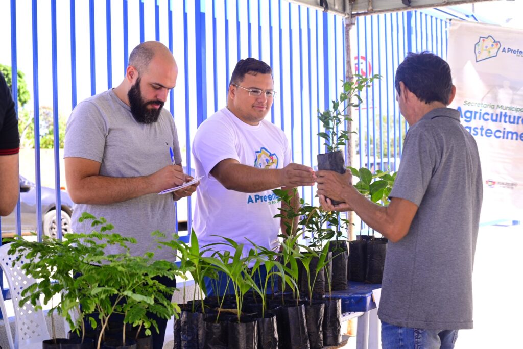 Projeto Patas e Plantas incentiva doações de ração com troca por mudas nativas 8 IMG 20251014 WA0007