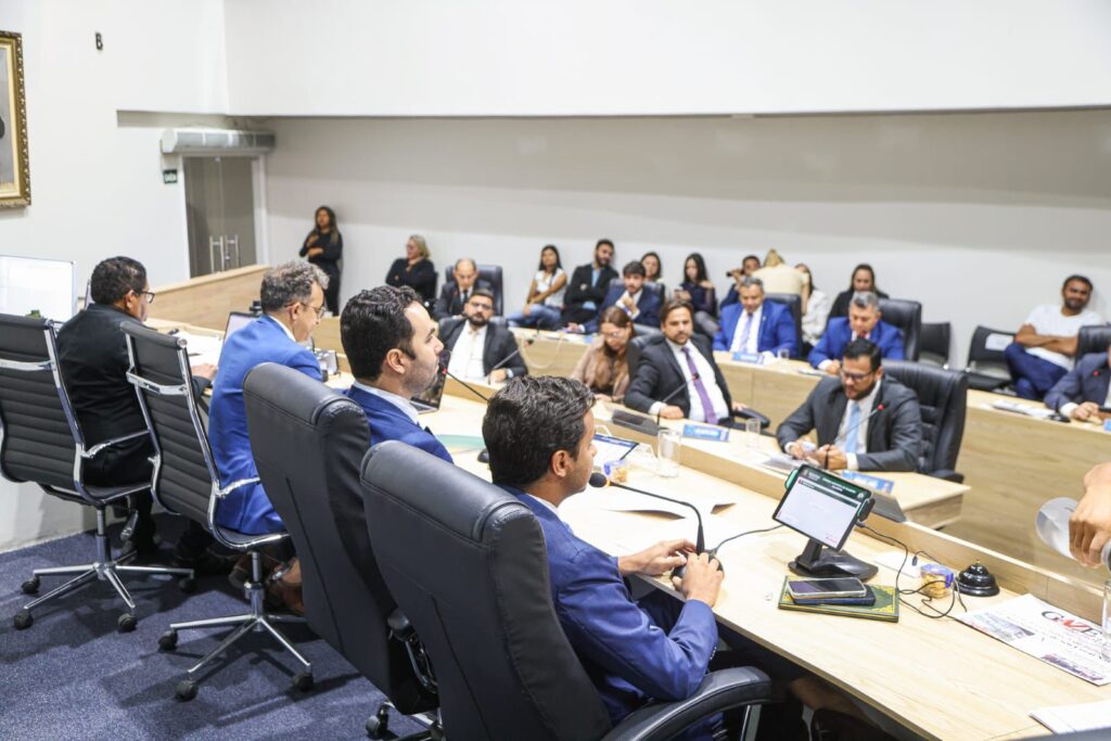 Câmara de Juazeiro do Norte aprova distribuição de cestas básicas às pessoas que vivem com HIV/AIDS na última sessão ordinária de 2025 5 IMG 20251219 WA0016