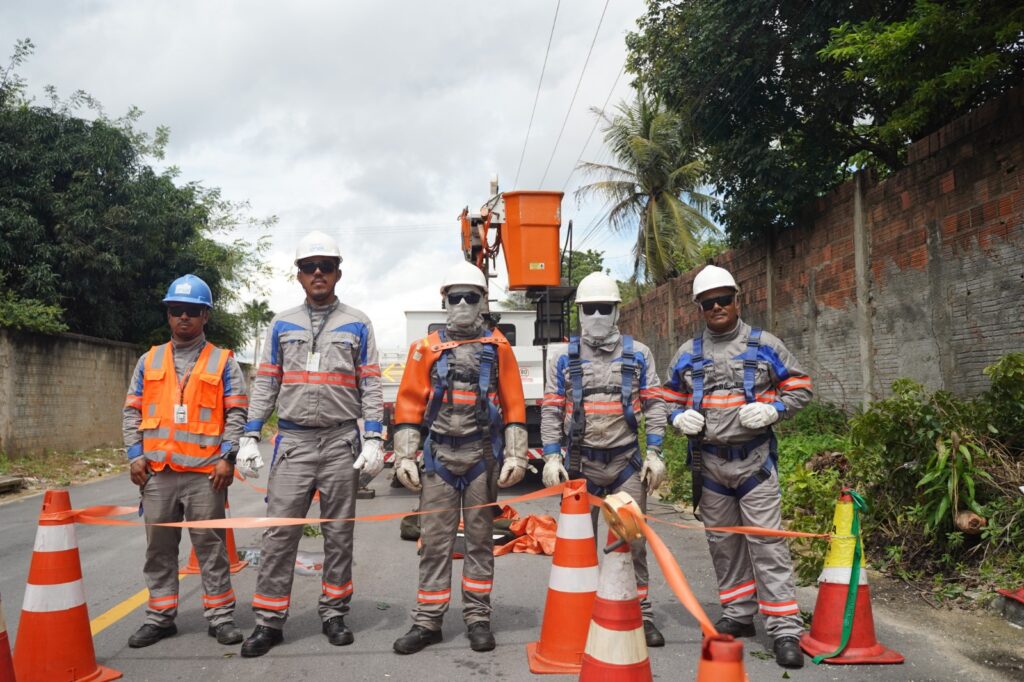 Enel Ceará reforça cuidados com decoração natalina e orienta sobre segurança e consumo consciente 1 Para comunicar ocorrencias solicitar servicos ou informacoes os clientes podem entrar em contato pelo aplicativo Enel Ceara pelo site da companhia ou pela Central de Atendimento