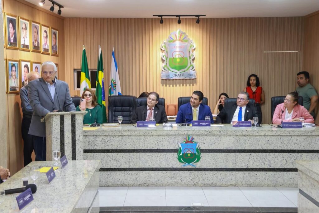 Câmara do Crato aprova projeto que obriga remoção de fios inutilizados em postes e mais 11 matérias 8 WhatsApp Image 2025 12 03 at 19.08.16