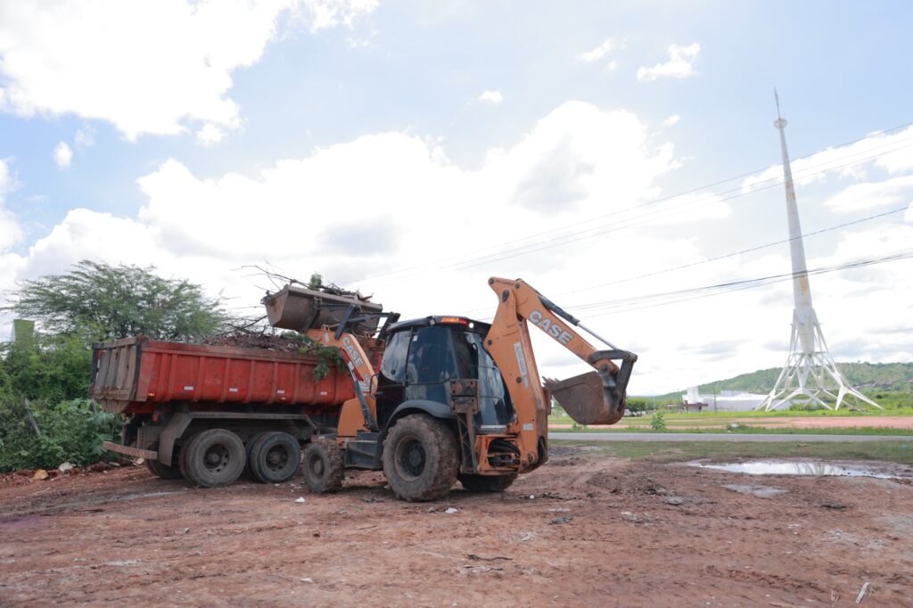 Prefeitura intensifica ações de limpeza e manutenção em diversos bairros de Juazeiro do Norte 9 IMG 20260306 WA0031