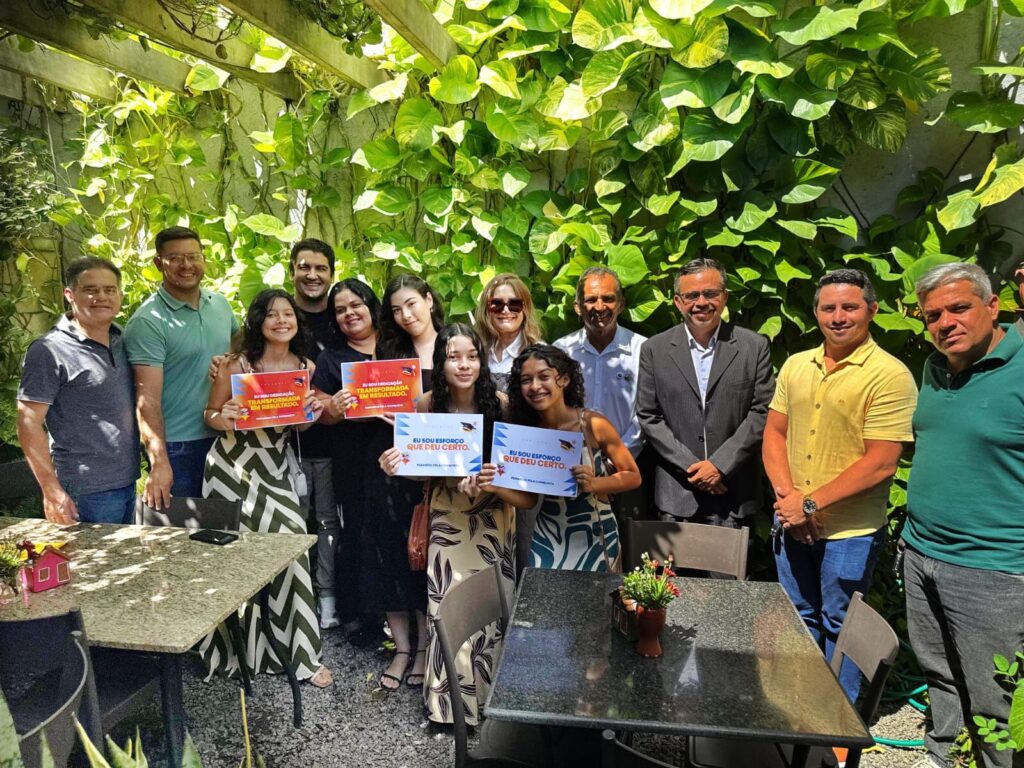 Presidente Matheus Leite e vereadores do Crato entregam premiação a alunas destaques na redação do Enem 1 IMG 20260327 WA0065