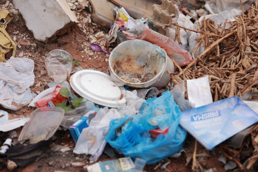 Descarte irregular de lixo agrava alagamentos em período de chuvas 10 WhatsApp Image 2026 03 03 at 11.14.00