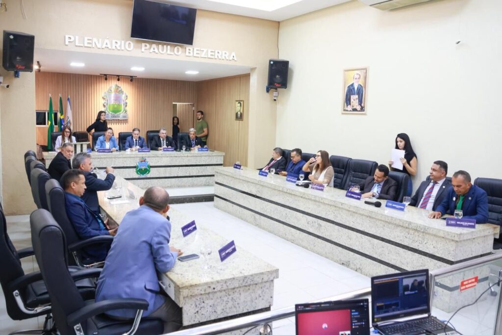Câmara do Crato aprova projetos sobre proteção a professores e restrições no trânsito em horários de pico 2 WhatsApp Image 2026 05 27 at 09.55.01