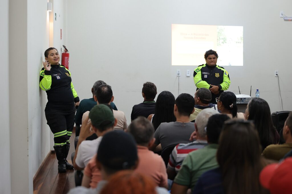 Motoristas e monitores do transporte escolar participam de formação continuada em Juazeiro do Norte 1 IMG 20260731 WA0030