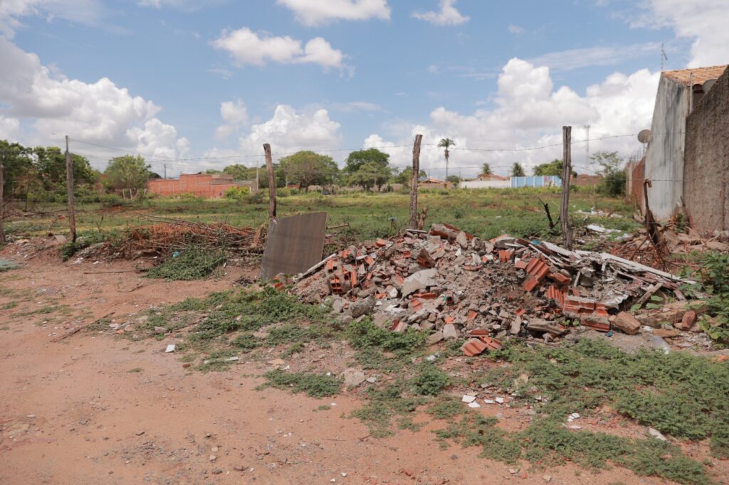 Juazeiro do Norte aumenta fiscalização e eleva IPTU de terrenos usados como lixões clandestinos 1 IMG 20260804 WA0026