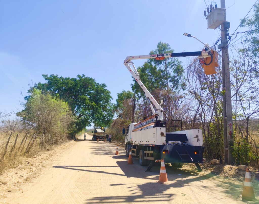 Trecho entre os sítios Popô e Leite recebe novos postes, ampliação da rede elétrica e iluminação em LED 2 WhatsApp Image 2026 10 07 at 12.52.04